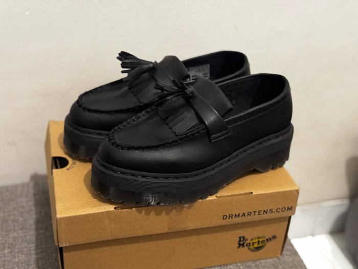 Sepatu Docmart Adrian Tassel Quad in Black Paris