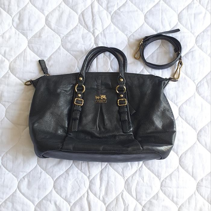 Coach black leather shoulder bag original authentic / woman preloved preowned tas kulit hitam wanita