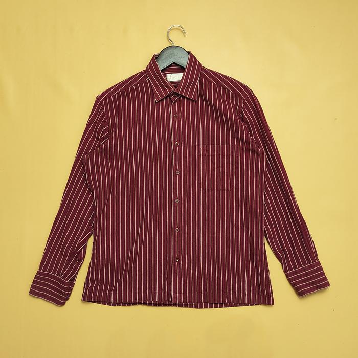 Kemeja Pria Vacci 67x52 merah bata