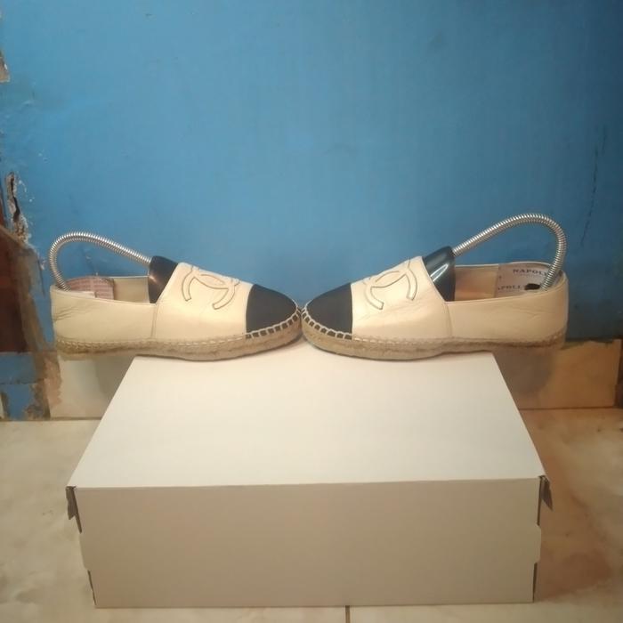 jual cepat murah sepatu chanel black & light beige espadrilles original italy