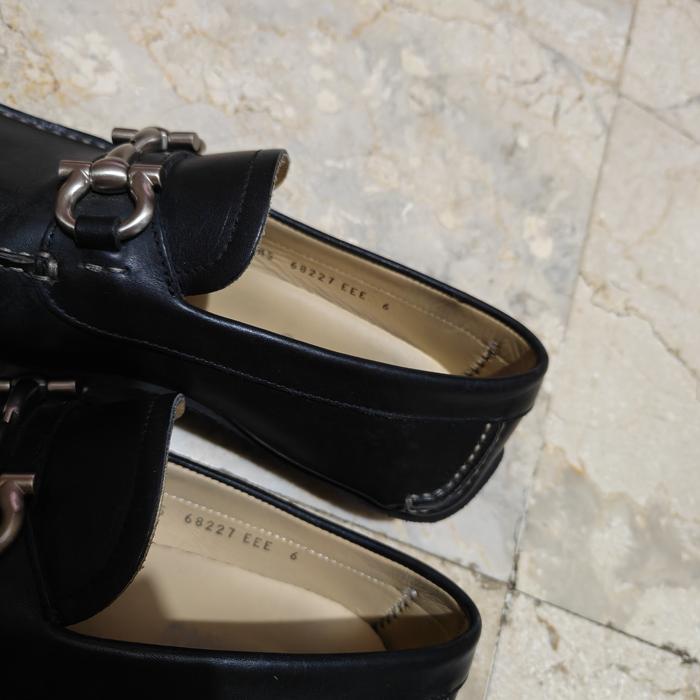 sepatu pria Salvatore Ferragamo