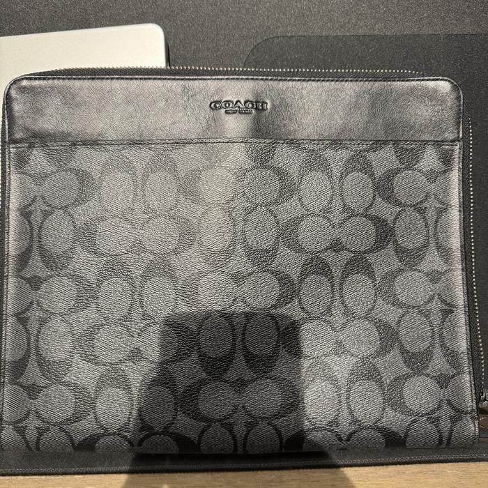 Coach Tech Pouch Original – Dompet Gadget / Clutch Pria Wanita | Preloved