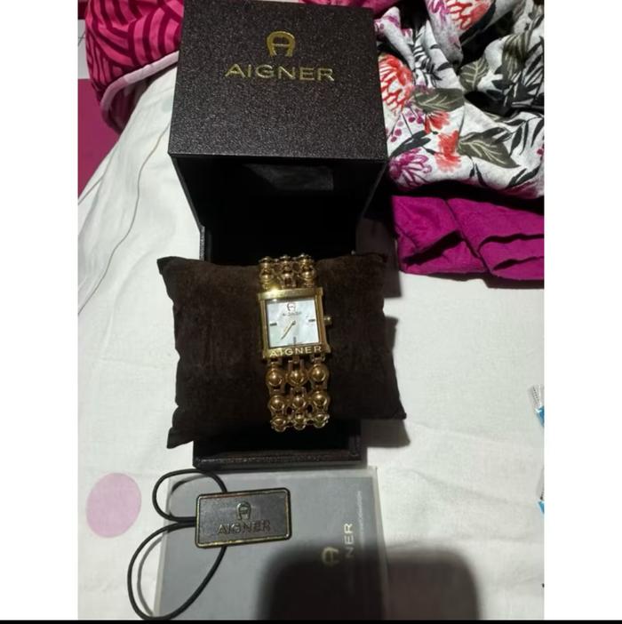 Aigner watch preloved like new