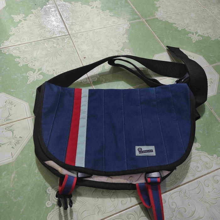 tas  Crumpler original seri The Barney size 30x39cm