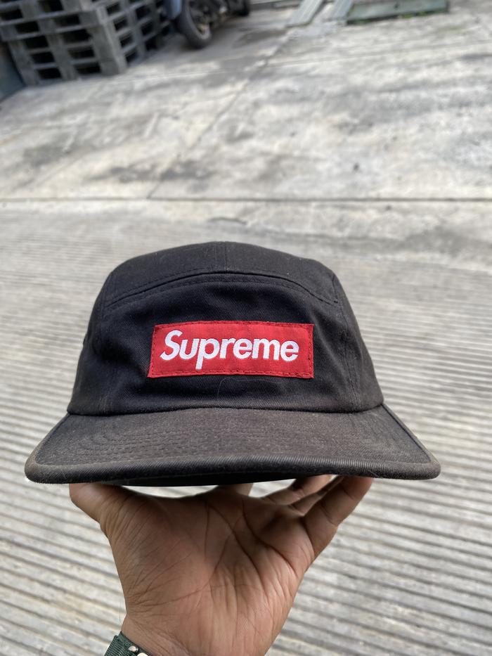 topi 5 panel supreme black with red box logo
