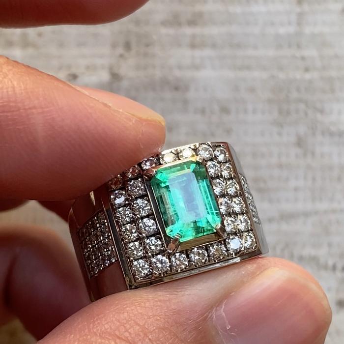 Hot item Natural Emerald Beryl Russia Zamrud Rusia None Oil 1.4 CT Clean Cristal Serty GRI Gold Diam