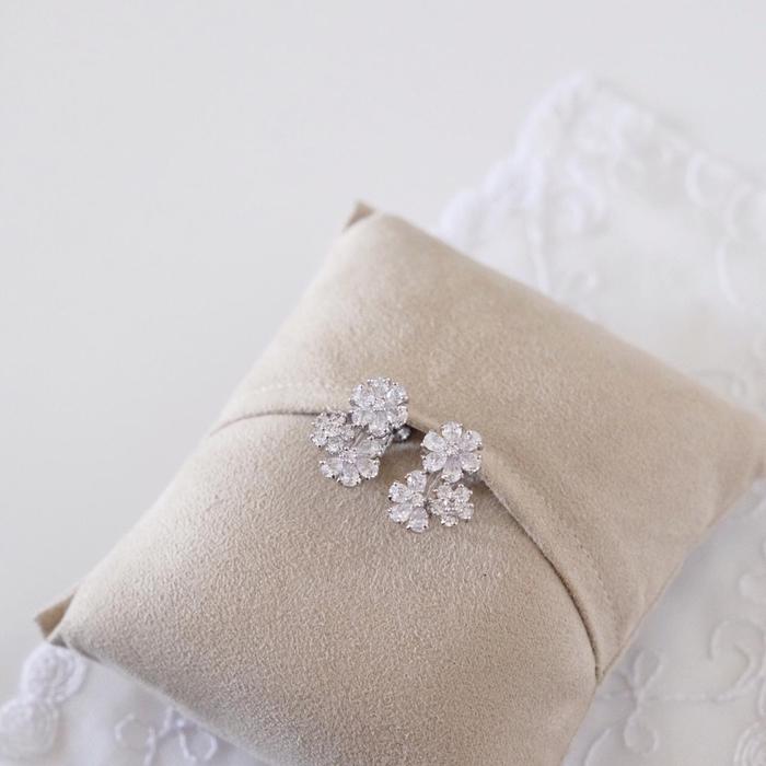 Anting Jepit Fashion Wanita Swarovski Korea Three Fleur Clip Earrings