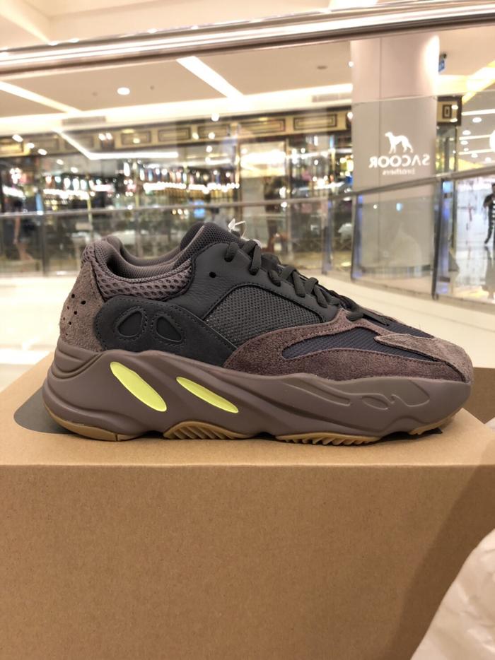 Yeezy boost 700 mauve