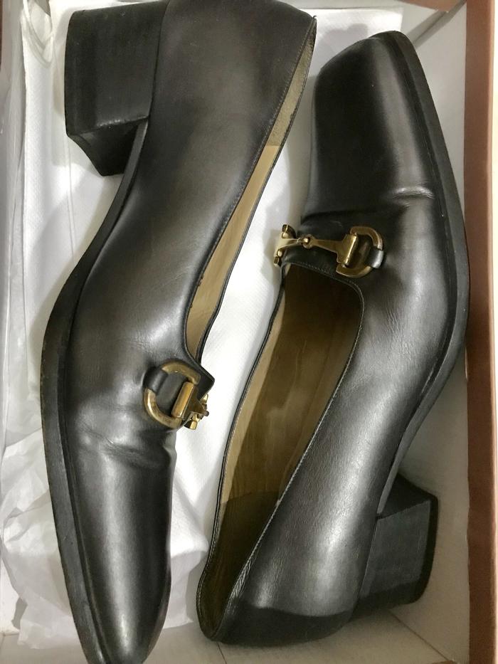 Ori sepatu hak wanita merk Gucci warna abu ukuran 37