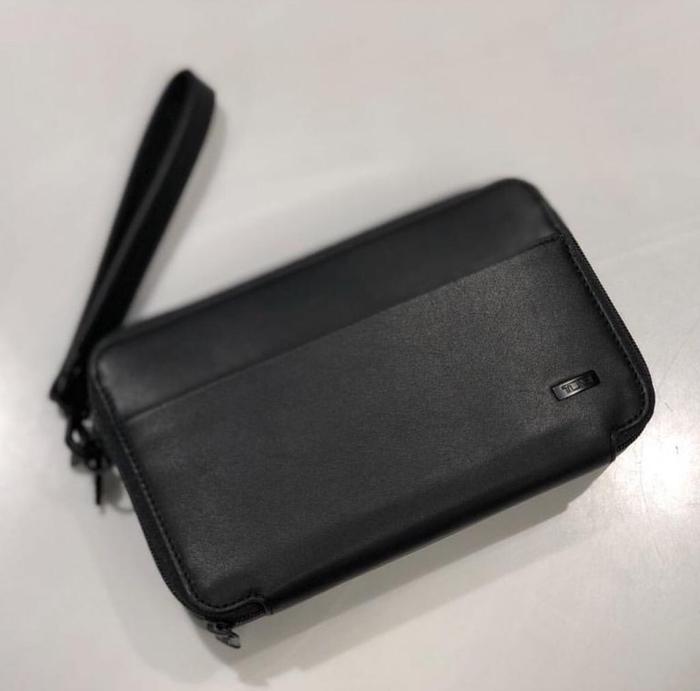 Tumi clutch black
