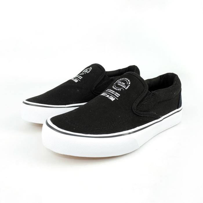 Sepatu Kanvas - Lucky Star Slip On Black/White - Sneakers