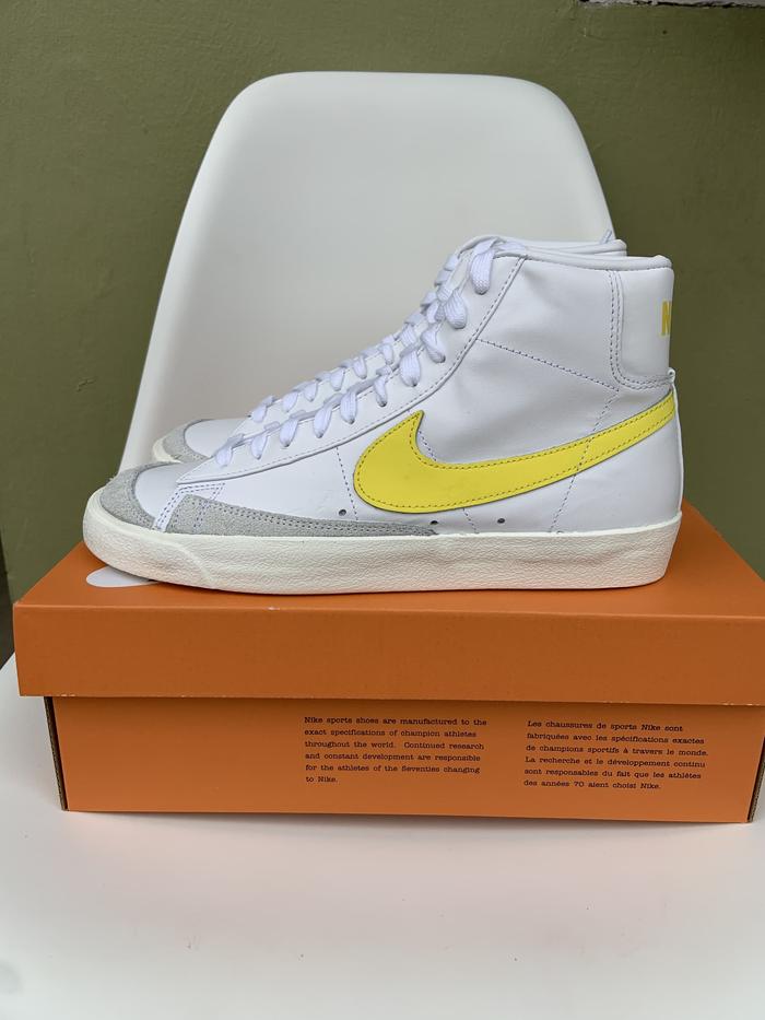 Sepatu nike blazer mid '77 vintage yellow stripe
