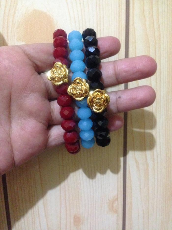 Gelang Wanita Kristal with Mawar Warna Emas ala Hong Kong