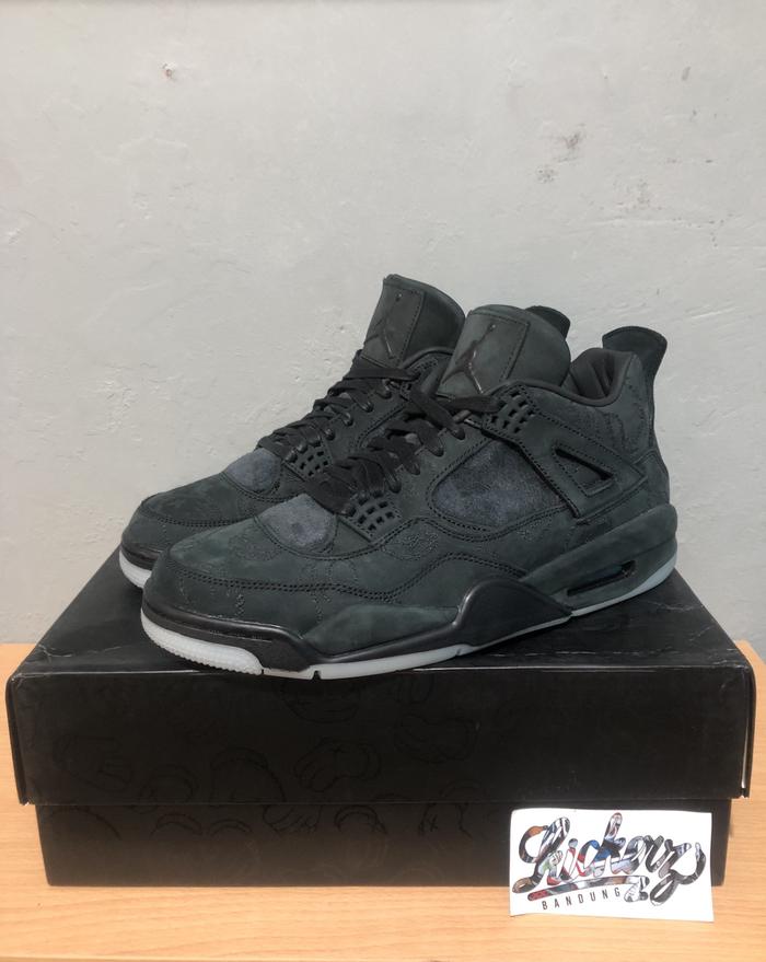 Nike Air Jordan 4 Retro x KAWS
