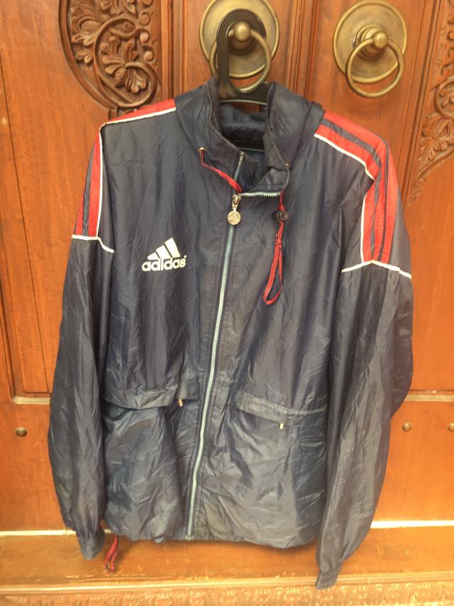jaket parasit adidas