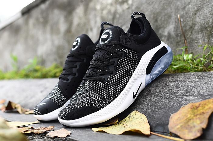 Nike Joyride Run Flyknit “Black/White”