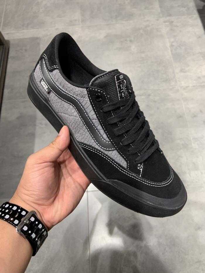 Sepatu vans pro berle black pewter
