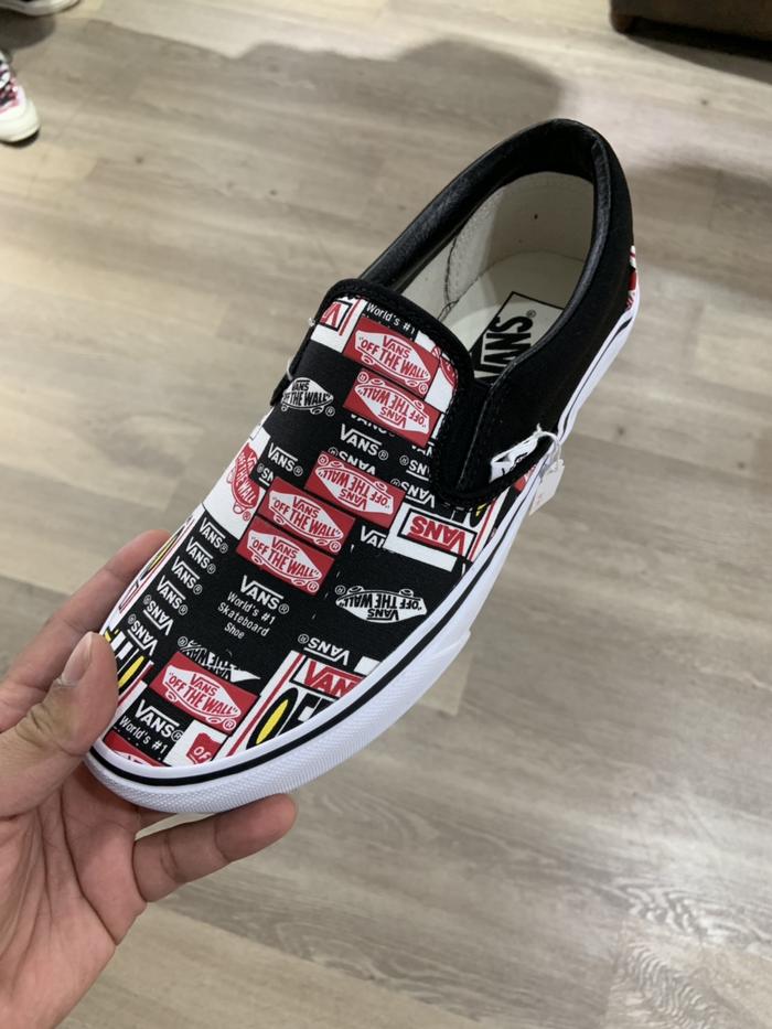 Sepatu vans slip on "of the wall " logo