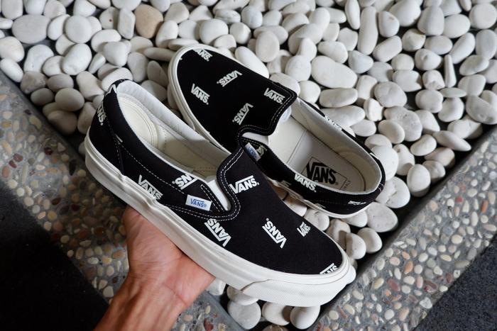 Vans Slip On OG Logo Print Black/White