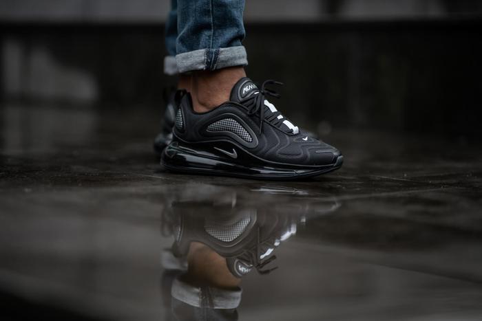 Nike Air Max 720 “Black/grey/carbon”