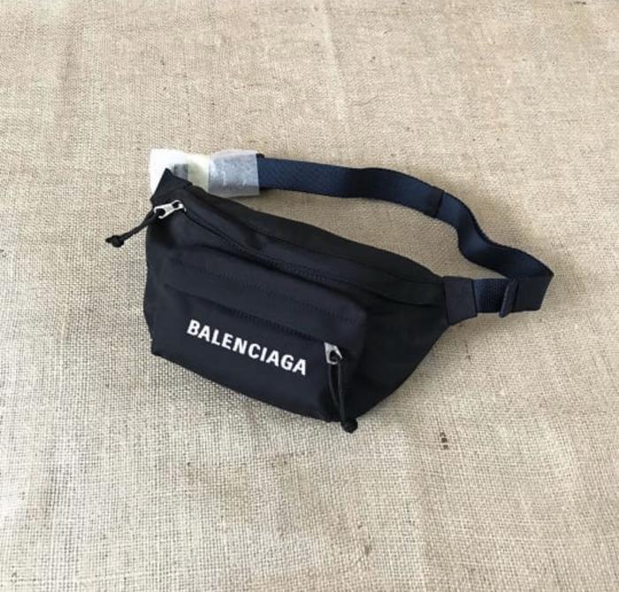 Balenciaga bumbag logo black