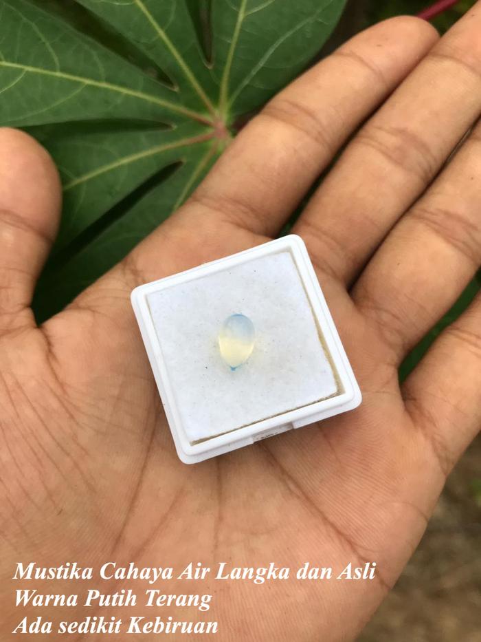 Batu Mustika Tetes Cahaya Air