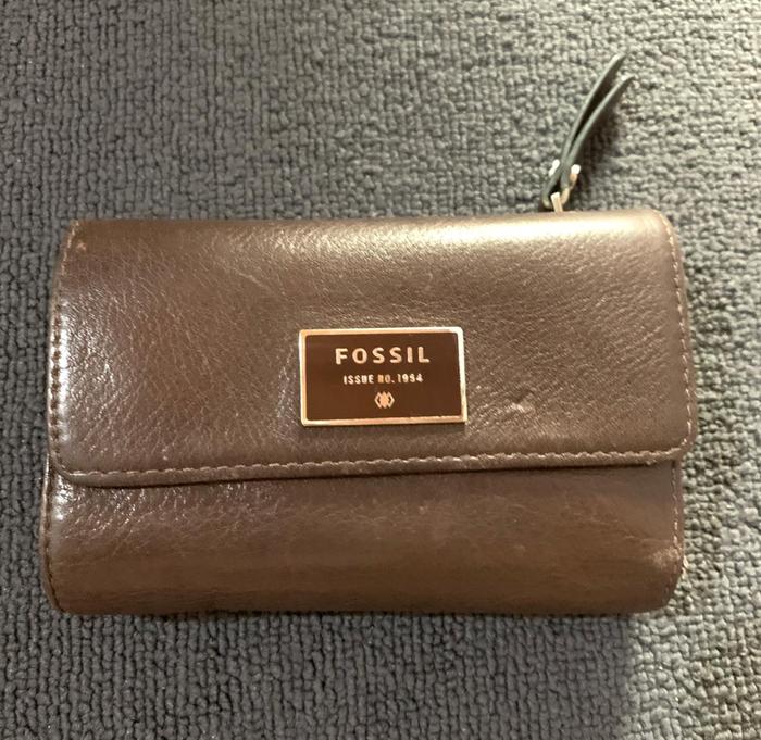 Second dompet fossil