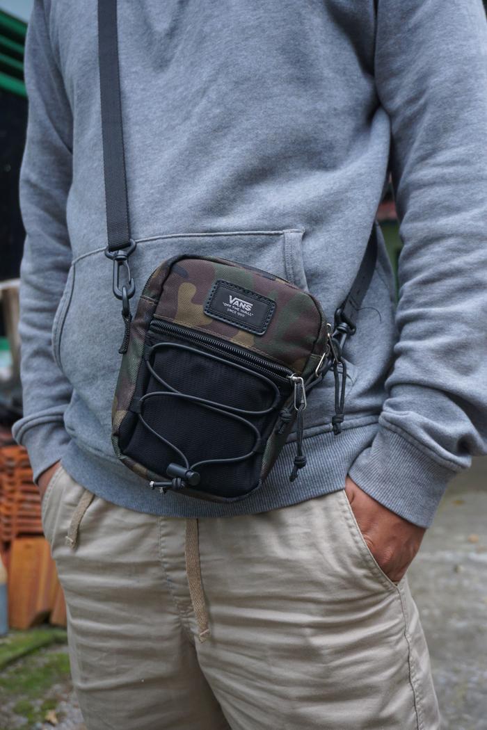 VANS SHOULDER BAG BAIL CAMO