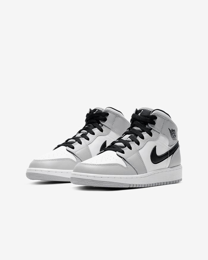 Air Jordan 1 Mid “SmokeGrey”