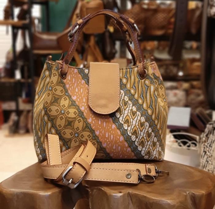 Shoulder Bag Tas Kulit Sapi Asli Kombinasi Kain Batik (Kode-06)