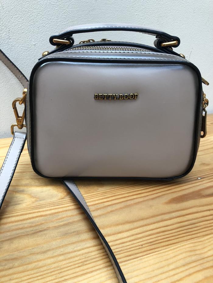 Tas slempang betty boop