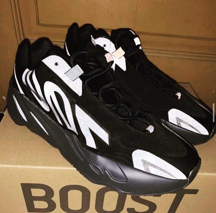 ADIDAS YEEZY BOOST 700 MNVN BLACK *100% ORIGINAL