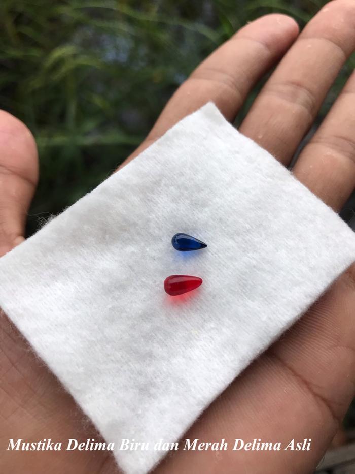 Batu Mustika Delima Merah dan Biru Asli Kalimantan