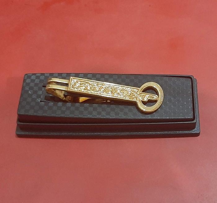 Jepitan dasi berlapis emas logo PrimaXP
