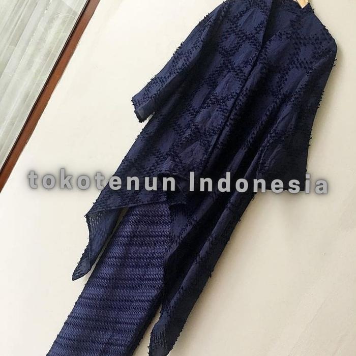 satu set baju tenun bulu tunik tenun bulu