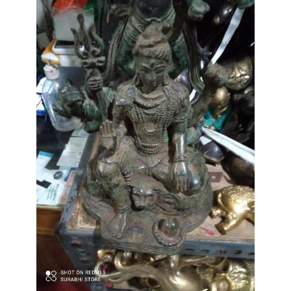 patung antik Dewa Siwa meditasi