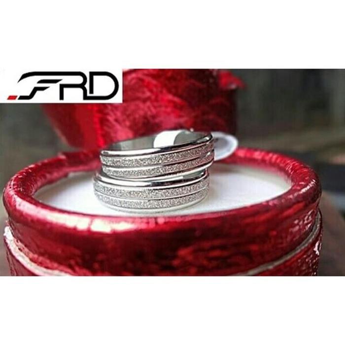 Cincin Couple Titanium Silver Cincin Tunangan Pasir Emas Putih