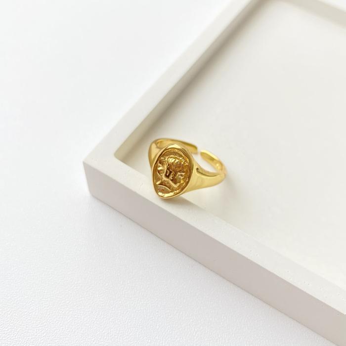 Femme Ring