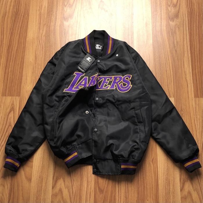 JAKET BOMBER VARSITY LAKERS TEXT UNGU BORDIR HITAM TAG SWEATER BASEBAL
