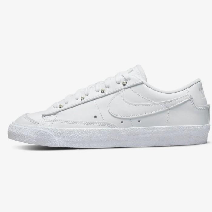 Sepatu Womens Nike Blazer Low 77 SE Original Sneaker DJ9953 100
