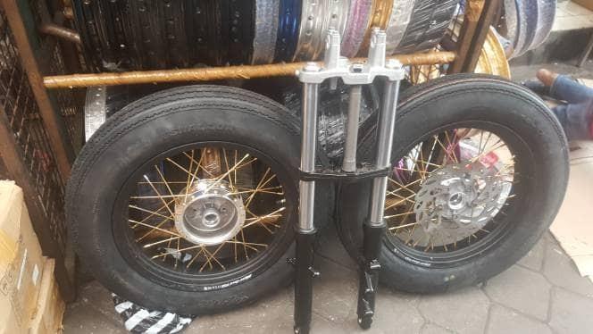 velk japstyle caferacer brattstyle plus ban dan shock byson grade A.