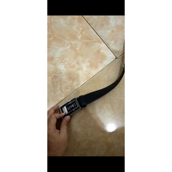 Sabuk Rajahan Ada Kuningan Dan Kain Dan Kulit