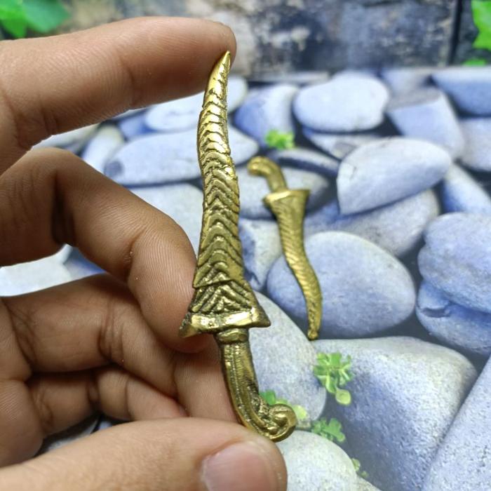 BARANG ANTIK KERIS JUNJUNG DERAJAT KUNINGAN ASLI