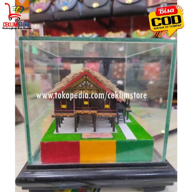 miniatur rumah adat Aceh | pigura rumoh adat aceh