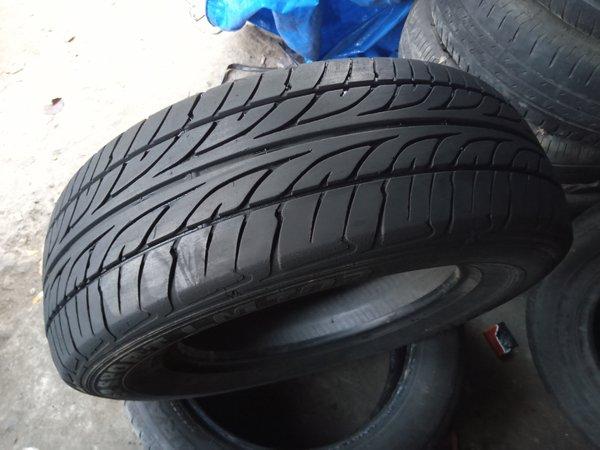 BAN MOBIL SECOUND 205-70-15 R15 ring 15 copotan second bekas dunlop