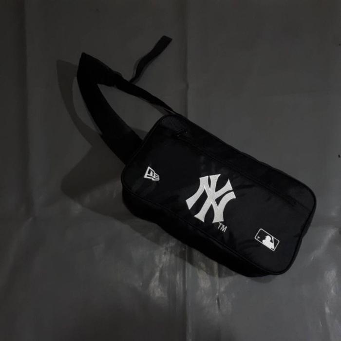 Tas Dada Pria New York Yankees Chest Bag New York Yankees MLB