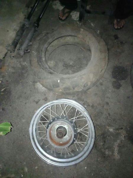 ELS - VELG N BAN HYOSUNG KARION LEBAR 14 180 BUAT MODIF TW200 BOBBER