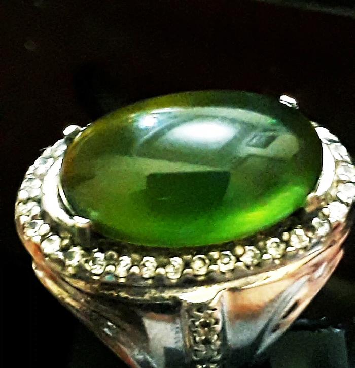 Natural Green Fire Opal Wonogiri size jumbo 18 mm