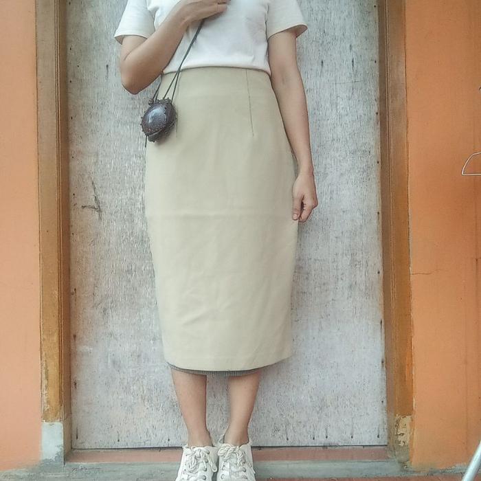 thrift midi skirt krem rok wanita