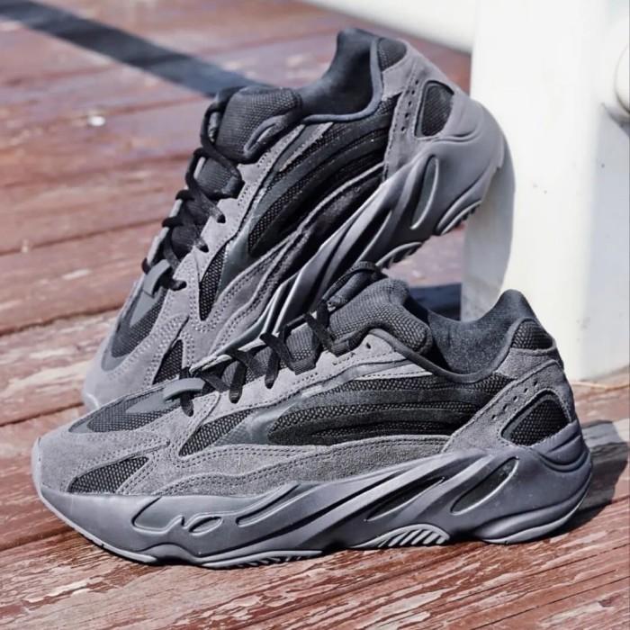 YEEZY BOOST 700 V2 VANTA